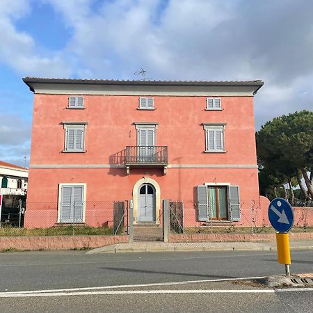 Casa Vacanze Le Due Torri Vada Luaran gambar
