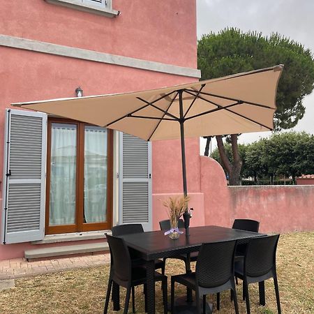 Casa Vacanze Le Due Torri Vada Luaran gambar