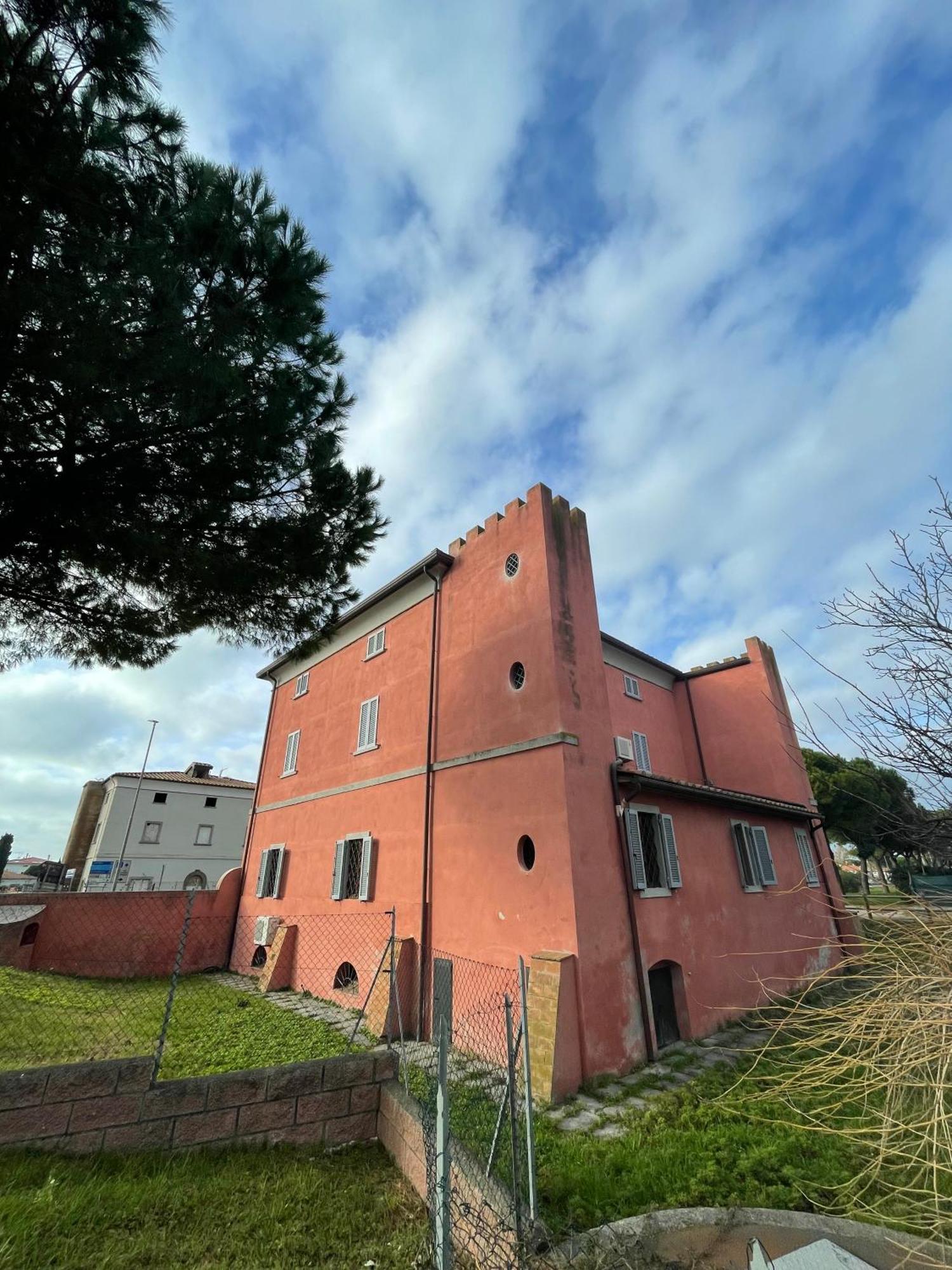 Casa Vacanze Le Due Torri Vada Luaran gambar